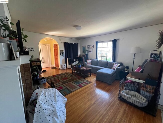 Building Photo - 900 Everett Ave