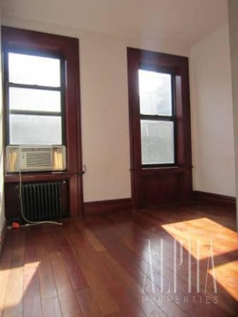 Building Photo - 208 E 82nd St