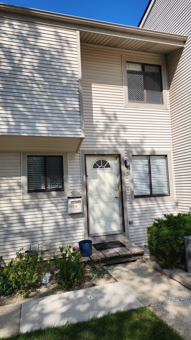 Building Photo - 502 Del Lago Dr