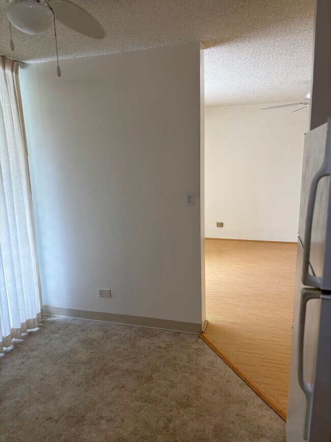 Foto del edificio - Available Now: 2 Bedroom, 1.5 bath Condo w...