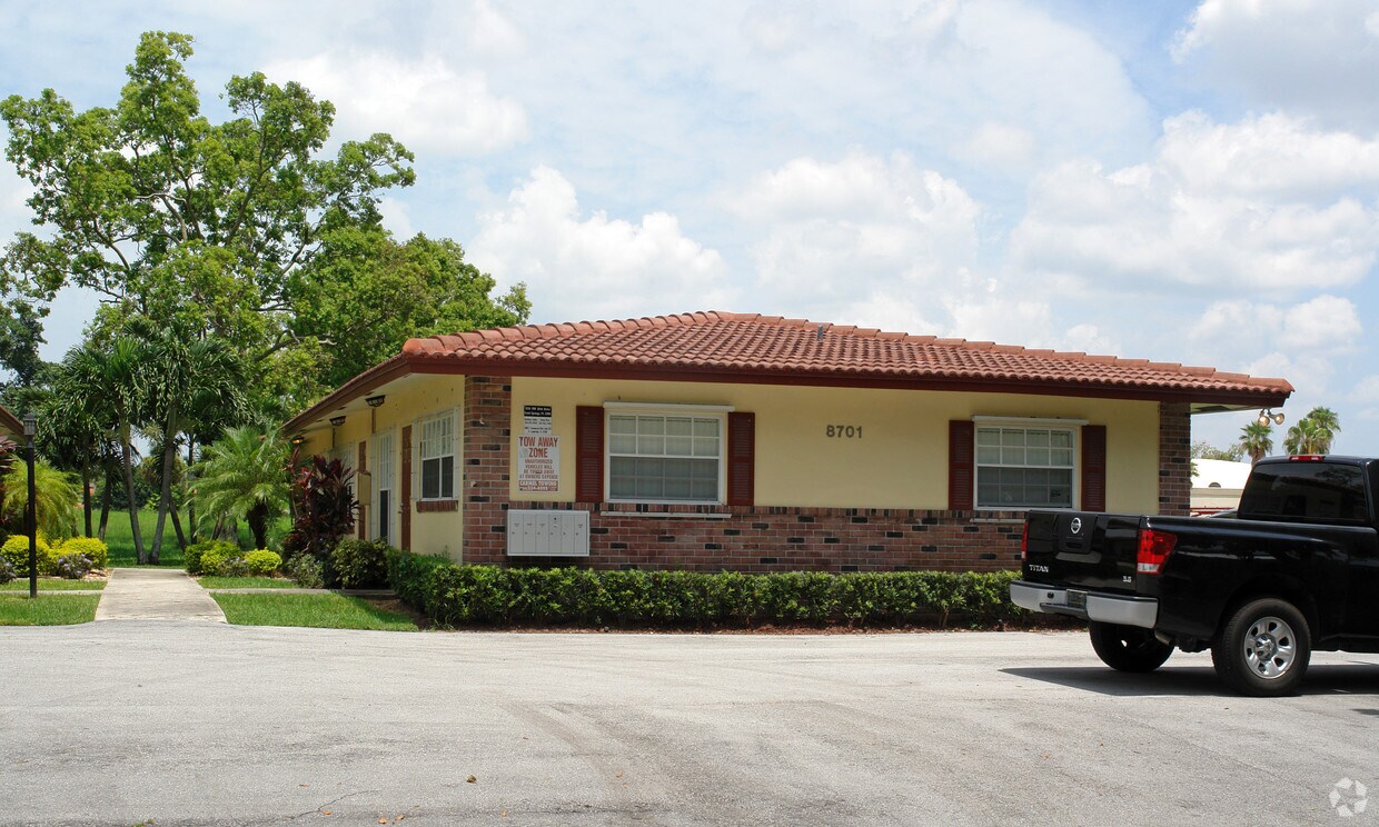 Foto del edificio - 8701 NW 38th Dr