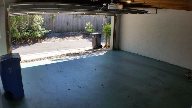 Building Photo - Westchase 3/2.5 Townhome with 2 car garage