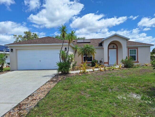 Foto del edificio - "Charming 3-Bed, 2-Bath Retreat on Lychee Court in Punta Gorda – Your Perfect 1,224 Sq Ft Getaway!"
