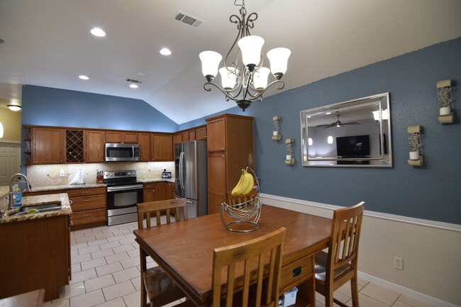 Building Photo - 1218 Lancelot Dr