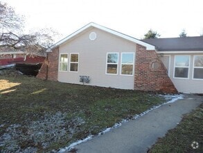 Building Photo - 230 SE 121st Rd