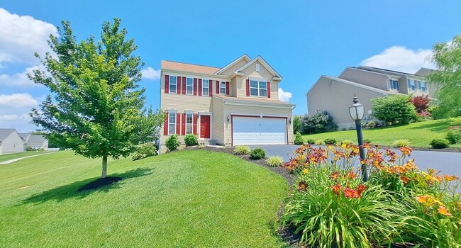 Building Photo - 3 Bed / 3 Bath Single Family Home w/2-Car ...