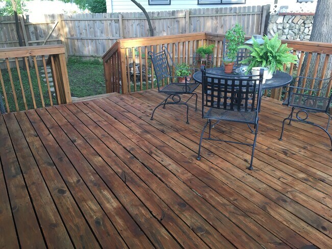 Foto del edificio - 1303 Mills Dr