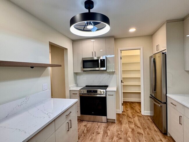 Foto del edificio - 205 Blossom Ct