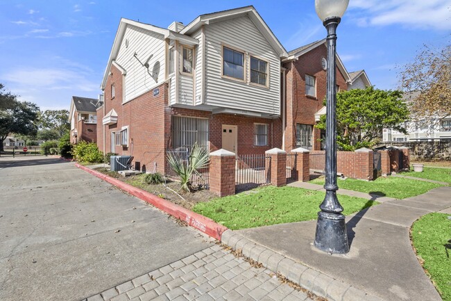 Building Photo - 1103 Dulles Ave