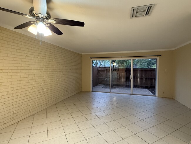 Foto del edificio - 3000 W Illinois Ave