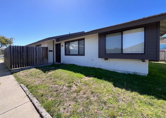 Building Photo - Spacious Renovated Southside Apartment!