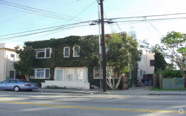 Building Photo - 2322-2328 E Broadway