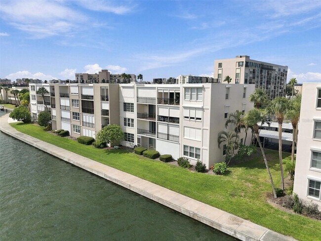 Foto del edificio - 7625 Sun Island Dr S