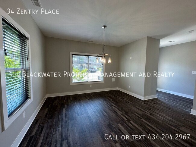Building Photo - End Unit Townhome with 3 Bedrooms!