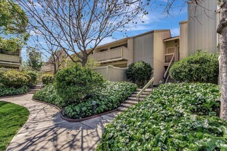 Building Photo - 946 Kiely Blvd