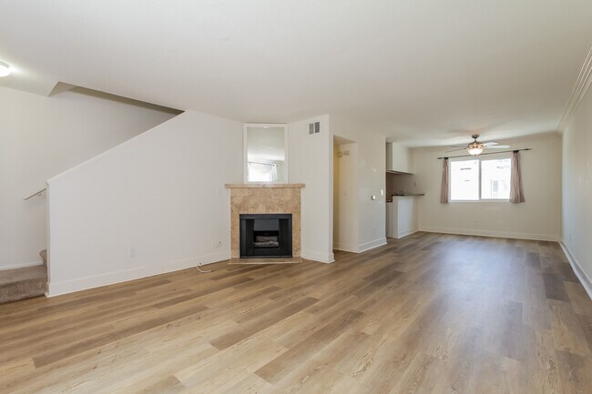 Building Photo - 7045 Woodley Ave