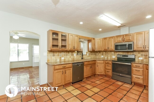 Building Photo - 2035 Goldenrod St