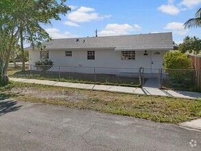 Building Photo - 139 NE 17th St