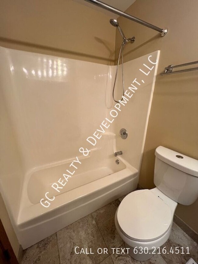 Building Photo - ***PARKVIEW SUBDIVISION / 3 BDRM-2 BTH / I...