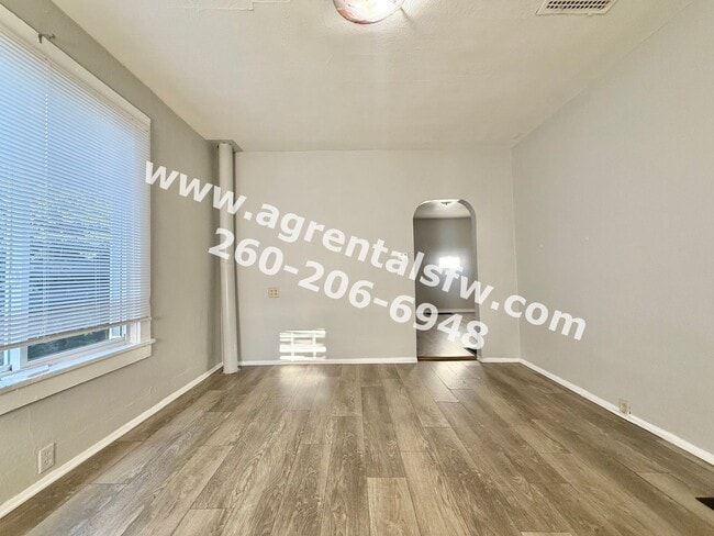 Building Photo - 2721 Fox Ave