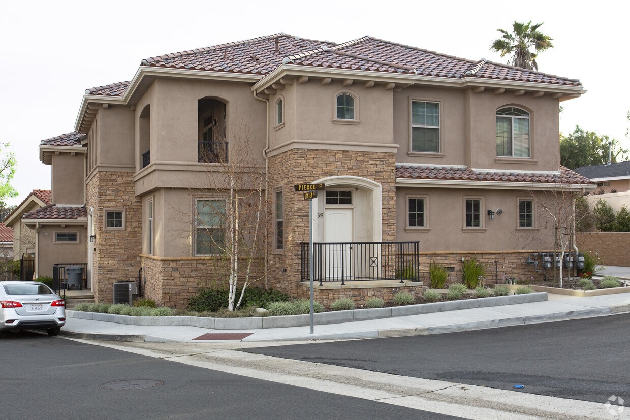 Foto del edificio - 859 Pierce Ct