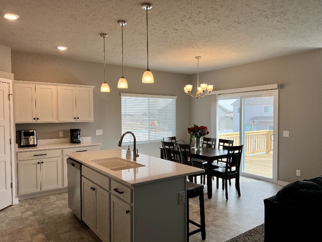 Building Photo - 1909 Hummingbird Dr