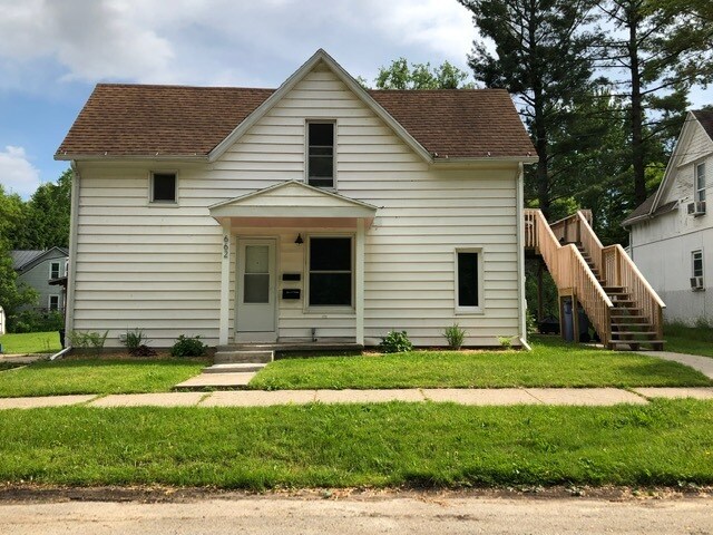 Apartment access on right - 662 Lamberton St NE
