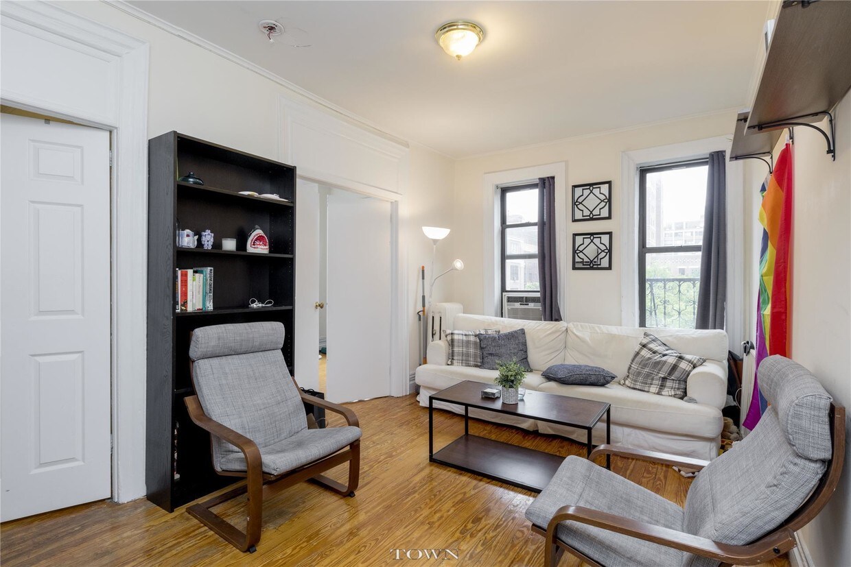Primary Photo - 336 E 67th St