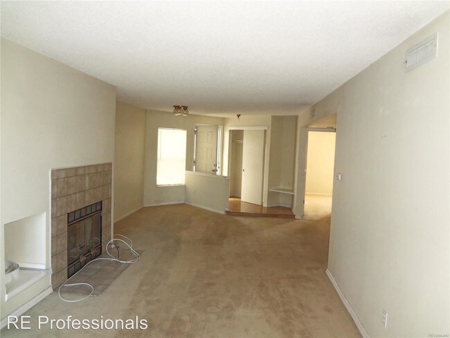 Building Photo - 1226 S Monaco Pkwy