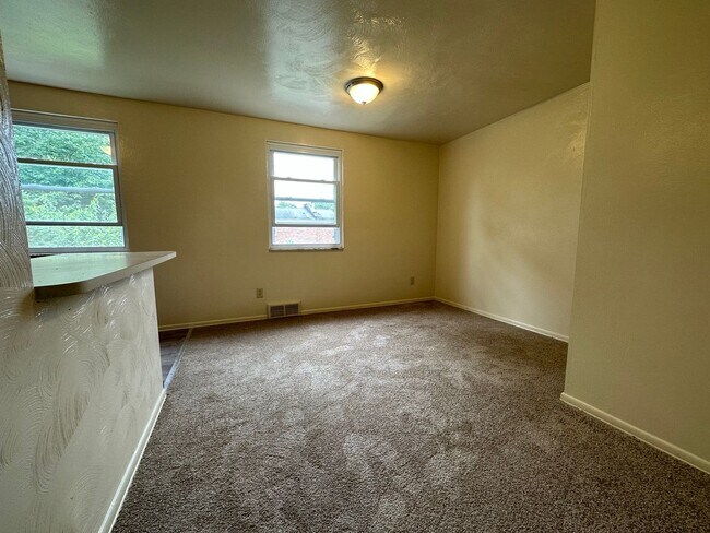 Foto del edificio - Enticing 2BR Townhouse with Central A/C an...