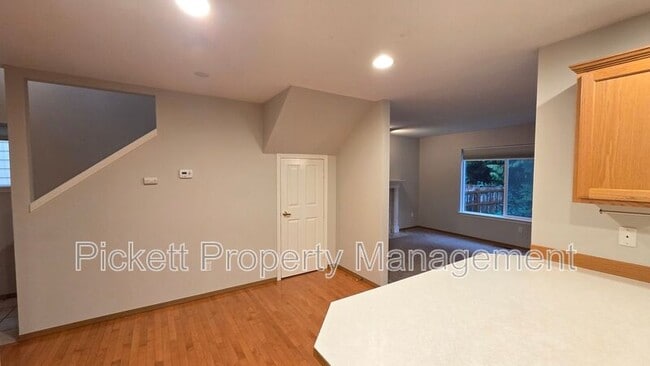 Foto del edificio - 1010 NW Poppy Ct