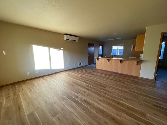 Building Photo - 300 Currier Ave