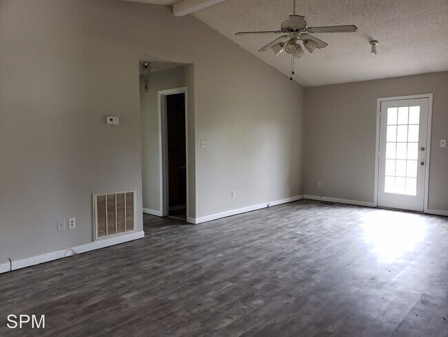 Foto del edificio - 3 br, 2 bath House - 108 Oldwood Road NE