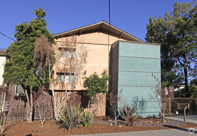 Building Photo - 3833 Maybelle Ave