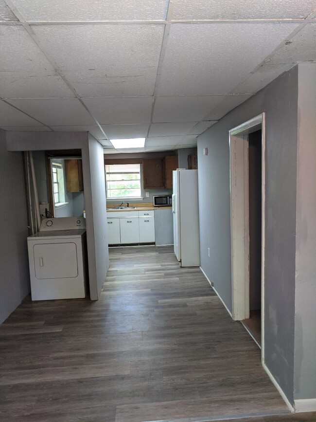 Building Photo - 1425 North Willow