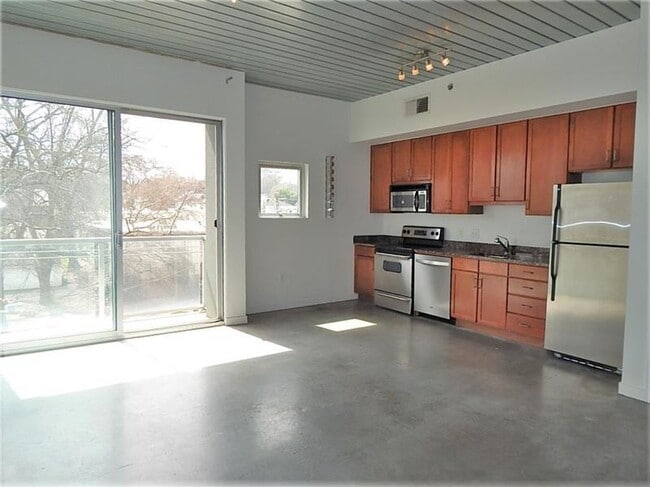 Building Photo - 620 Glen Iris Dr NE