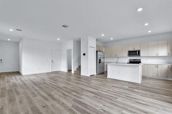 Foto del edificio - 4070 Highland Oaks Dr