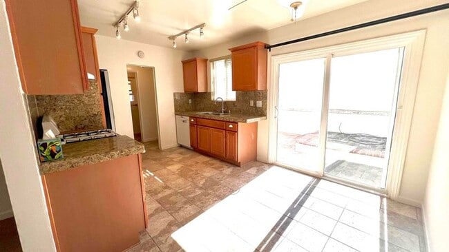 Foto del edificio - 6106 Cedar St
