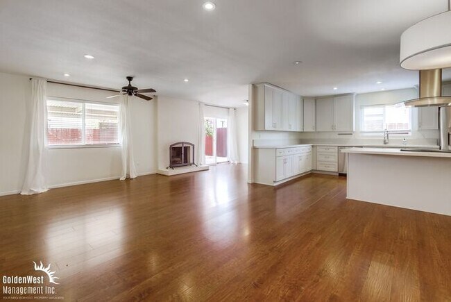Foto del edificio - Spacious 4Bdm 2.5Ba Clairemont Mesa Home with Private Spa!