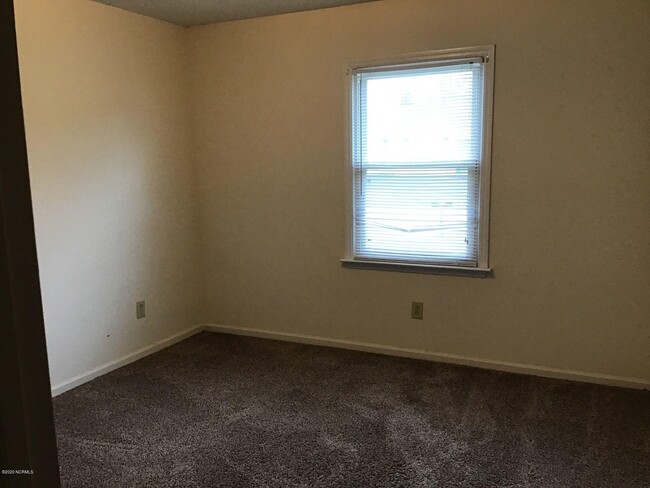 Building Photo - 214 Appaloosa Dr