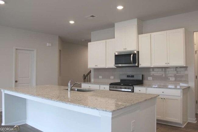 Building Photo - 731 Pt Pl Dr