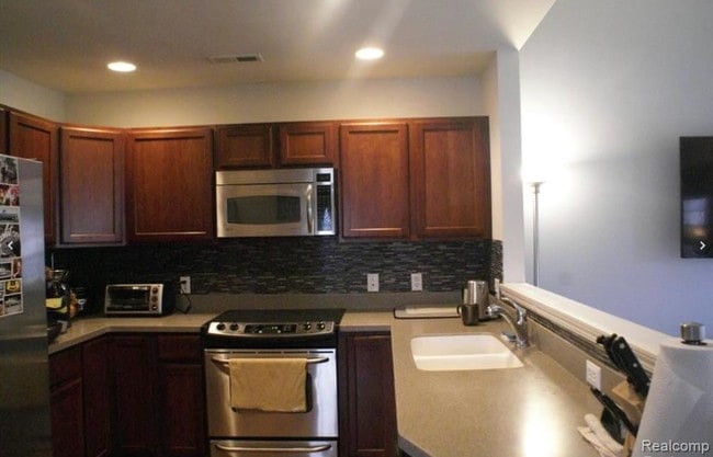 Building Photo - 27935 Hopkins Dr
