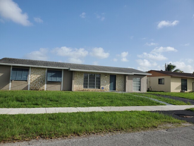 Building Photo - 10714 SW 152nd Ter