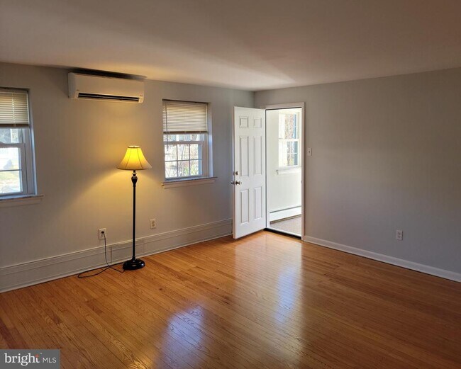 Foto del edificio - 230 N Essex Ave