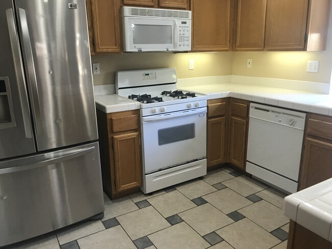 Building Photo - 3 Bedroom Home in a Great Location of Oceanside!