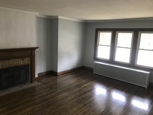Building Photo - 152 Shoshone St