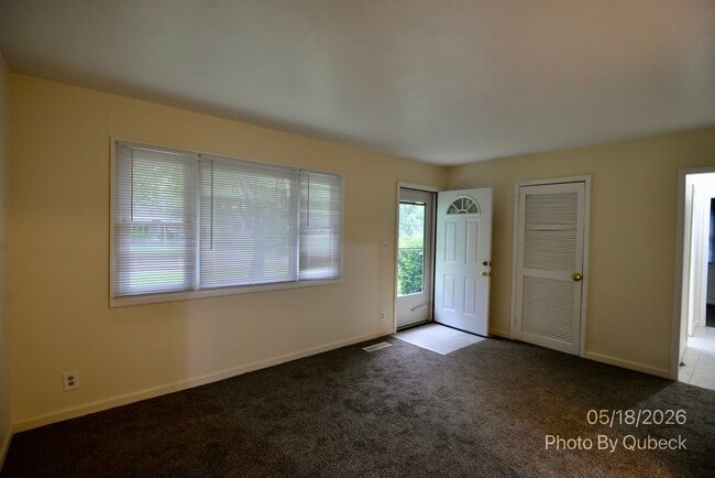 Building Photo - 138 Crestwood Dr