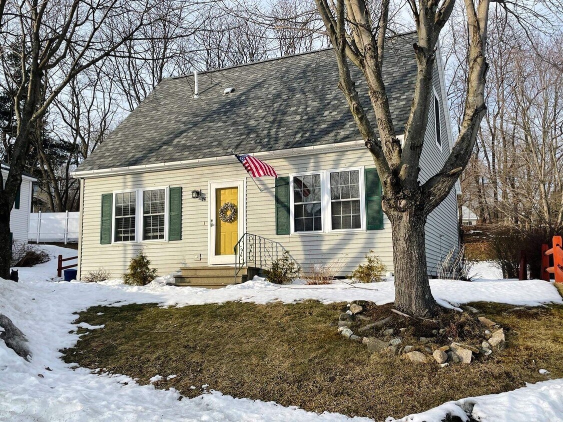 Foto principal - 3-4 Bedroom home in White River Junction
