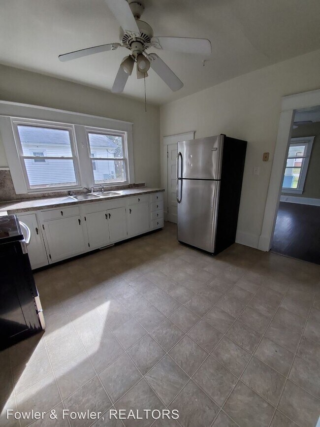 Building Photo - 3 br, 1.5 bath House - 306 W. State St