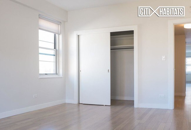 Building Photo - 245 E 80th St